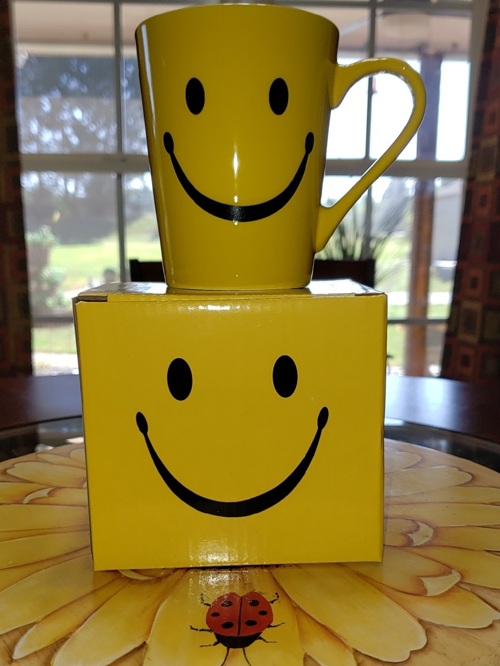 NEW BURTON & BURTON YELLOW SMILEY HAPPY FACE 14 OZ COFFEE CUP MUG STONEWARE